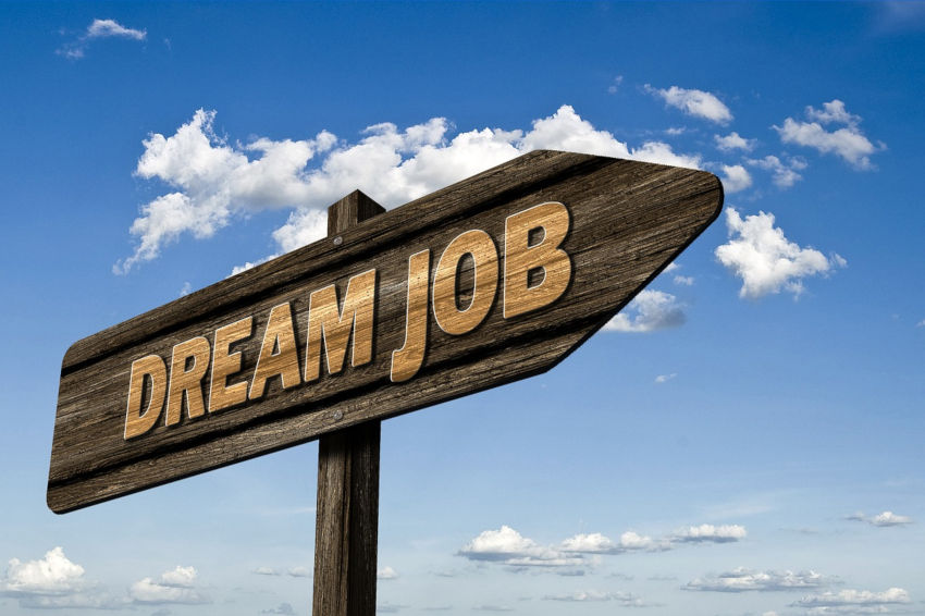 Panneau routier sur lequel est inscrit Dream job
